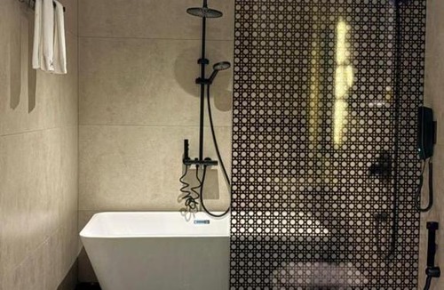 Al Shifa Apartment | Balcony New Hotel