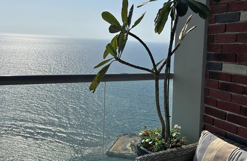 Al-Rawdah Apartment | Charming 2-bedroom apartment with a sea view, 3-balconys, in welcoming Jeddah
