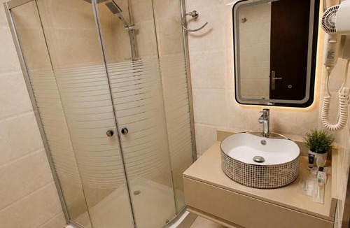 Al-Hamra'a Hotel | IQ Hotel alhamra فندق اي كيو الحمراء