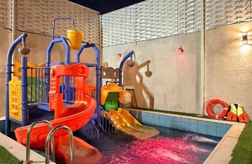Taif Ski Chalet | Jakarta Hotel Huts أكواخ جاكرتا الفندقية