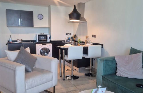 Al Hoora Apartment | Luxurious sea view, prime location in Manama-ERA View Towers