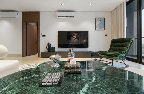 Al Khobar Apartment | Luxury Sea Apartment 4 BD 4 Baths 2 TVs