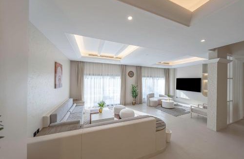 King Abdul Aziz Road Apartment | Mabaat-Jasmine Greek Villa 4BR- 583