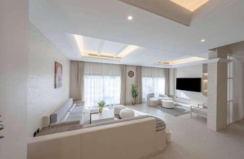 King Abdul Aziz Road Villa | Mabat Jasmin Greek Villa 4BR 583 Villa10