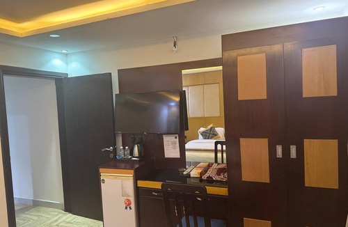 King Abdul Aziz Road Hotel | MERA SUITE