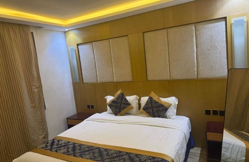 King Abdul Aziz Road Hotel | MERA SUITE
