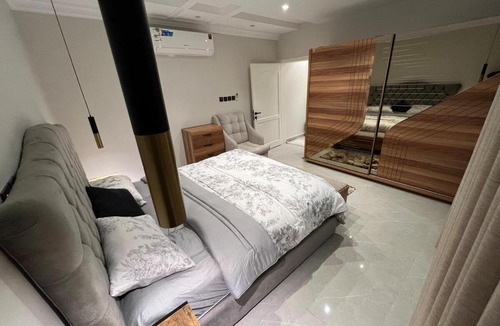 Medina Apartment | Modern Suite - Bedroom and Setting room With Self Check-in