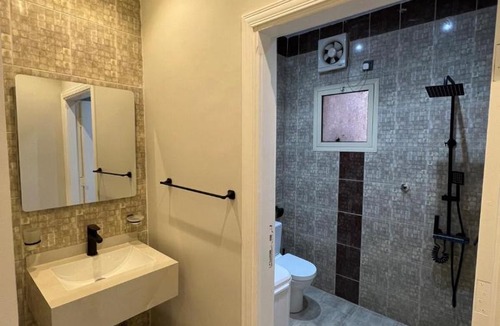 Medina Apartment | Modern Suite - Bedroom and Setting room With Self Check-in