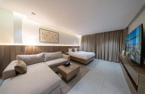 Ghirnatah House | N9 Modern studio w 85 TV & smart check-in