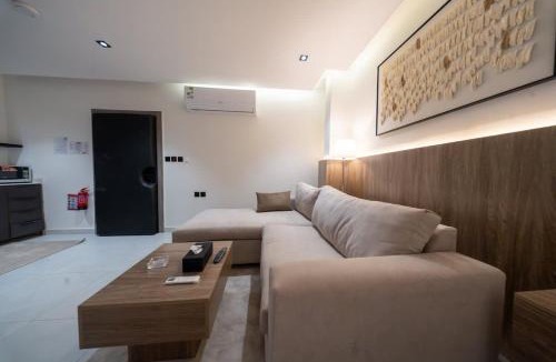Ghirnatah House | N9 Modern studio w 85 TV & smart check-in