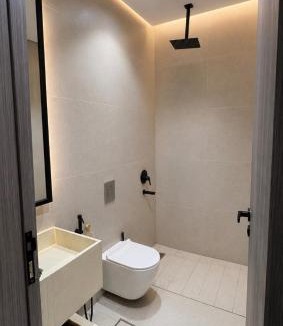 Al Mahdiyah Apartment | One bedroom and a living room with a bohemian style