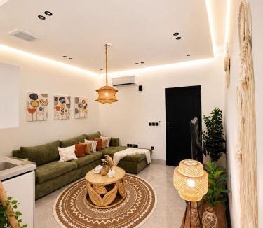 Al Mahdiyah Apartment | One bedroom and a living room with a bohemian style