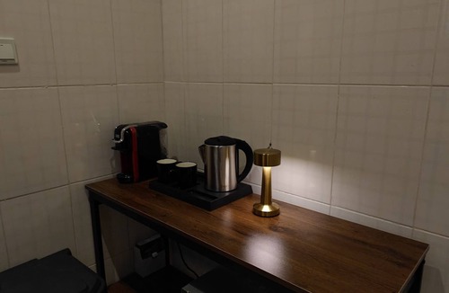 Hera Street Apartment | One Bedroom Apt- Hira Residence & Suites