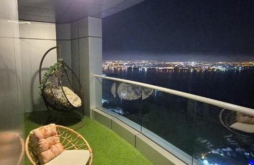 Al Hoora Apartment | Panoramic Sea & City Views Private Balcony