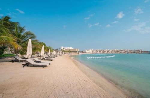 Durrat Al-Arous Resort | Shades Beach Club