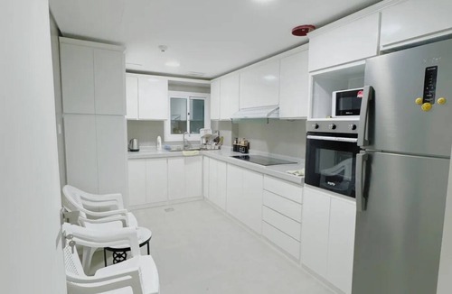Mecca Apartment | Spacious 3-bedroom apartment in marvelous Makkah with WiFi, AC