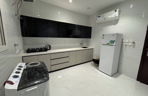 Medina Apartment | Spacious 4-bedroom apartment in fantastic Madinah with AC