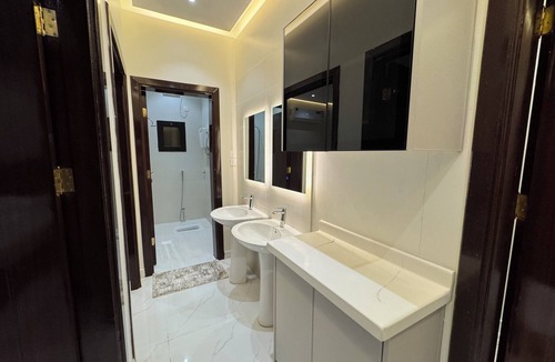 Medina Apartment | Spacious 4-bedroom apartment in fantastic Madinah with AC