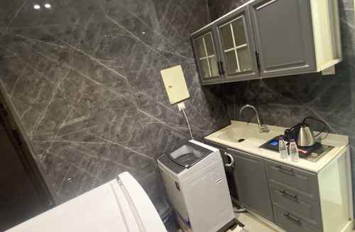 Al Kura Apartment | Studio Apartment in Al Hamdaniyah-J4