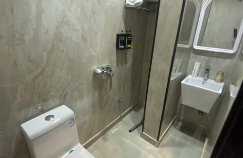 Al Kura Apartment | Studio Apartment in Al Hamdaniyah-J4