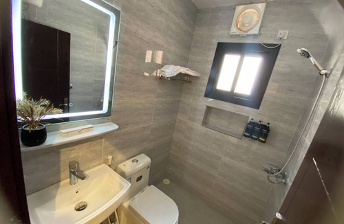 Al Kura Apartment | Studio Apartment in Al Hamdaniyah- J14