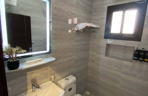 Al Kura Apartment | Studio Apartment in Al Hamdaniyah- J14