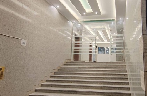 Al Faisaliyah Apartment | Studio with hotel furniture and a prime location