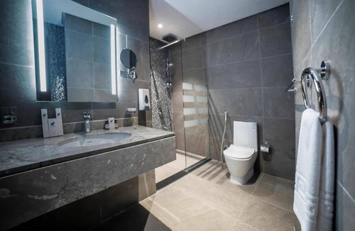Hera Street Hotel | Swiss Blue Heraa