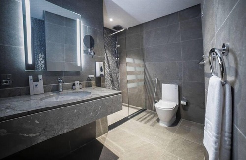 Hera Street Hotel | Swiss Blue Heraa