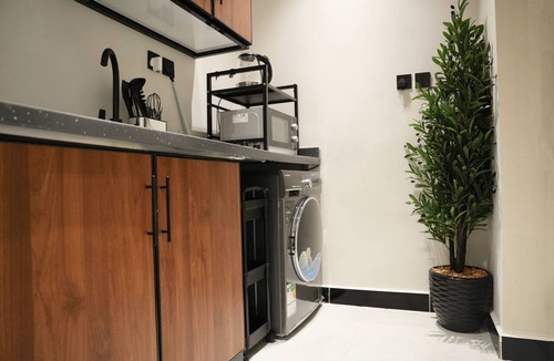 Riyadh Apartment | The Lounge I Luxury 1BR with Private Bar I Almalqa