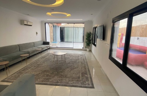 Jeddah Ski Chalet | Tranquil chalet with AC in Jeddah - 6 bedrooms available