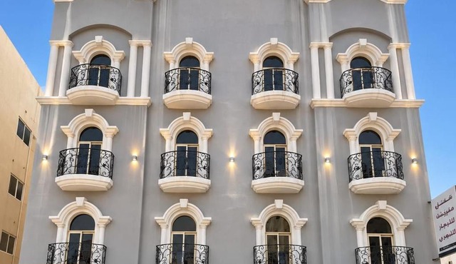 شقة عائلية غرفتين وصالة وحمامين in Al Khobar