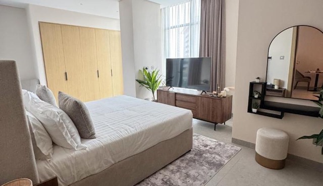 1BR with Executive Sea View in Financial Harbour