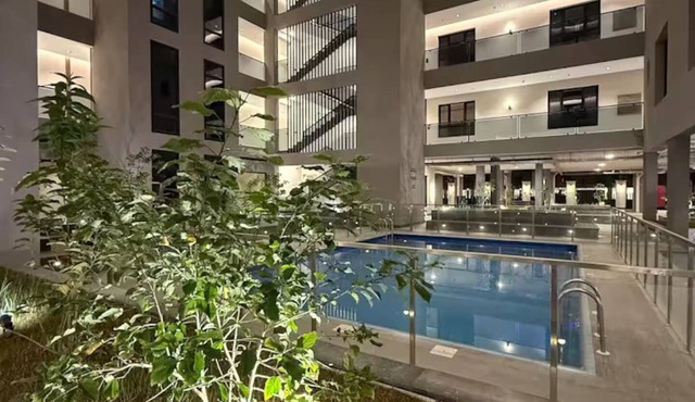 5 mins to the sea ~1BR luxury apartment ~Pool ~ Fast Wi-Fi