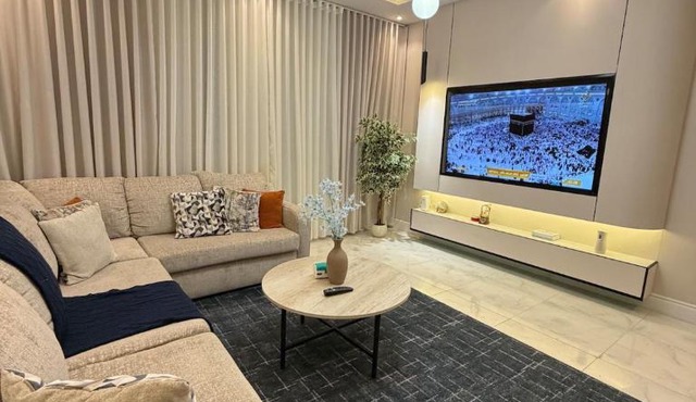 glamour apartment in Al Kura