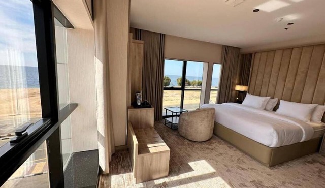 Hyatt Town 4