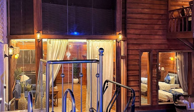 Jakarta Hotel Huts