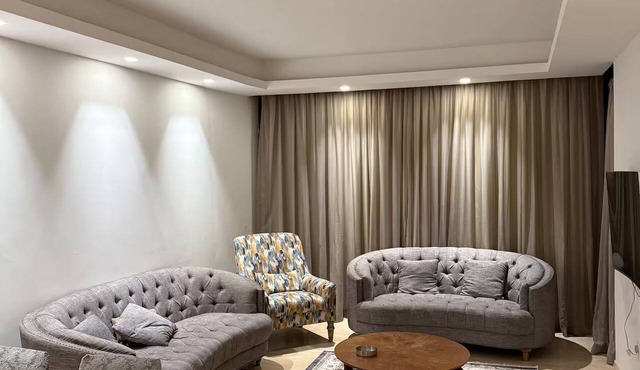 Modern 1-Bedroom Apartment with Balcony Dalmouniya in Galali