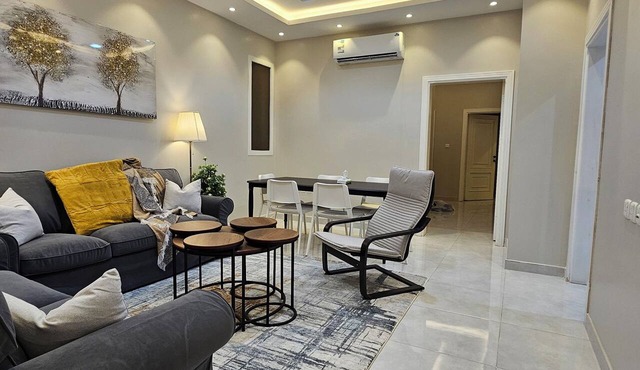 Modern & Cozy Apartment Quiet Area Near Malls & Restaurants
