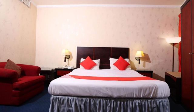 OYO 112 Semiramis Hotel