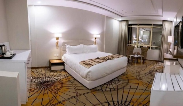 Seven Garden Hotel Albaiaa