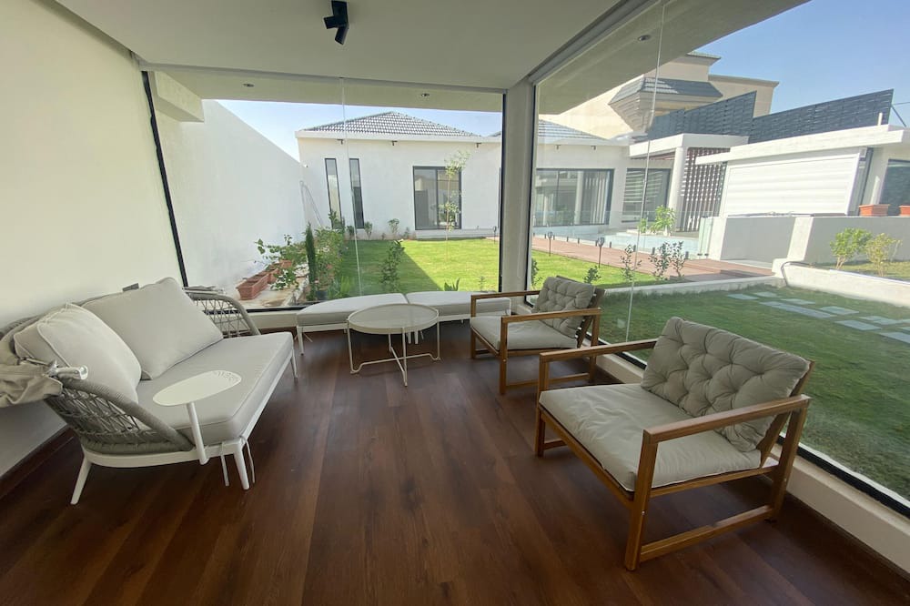 Spring Ski Chalet | 5 minutes to airport