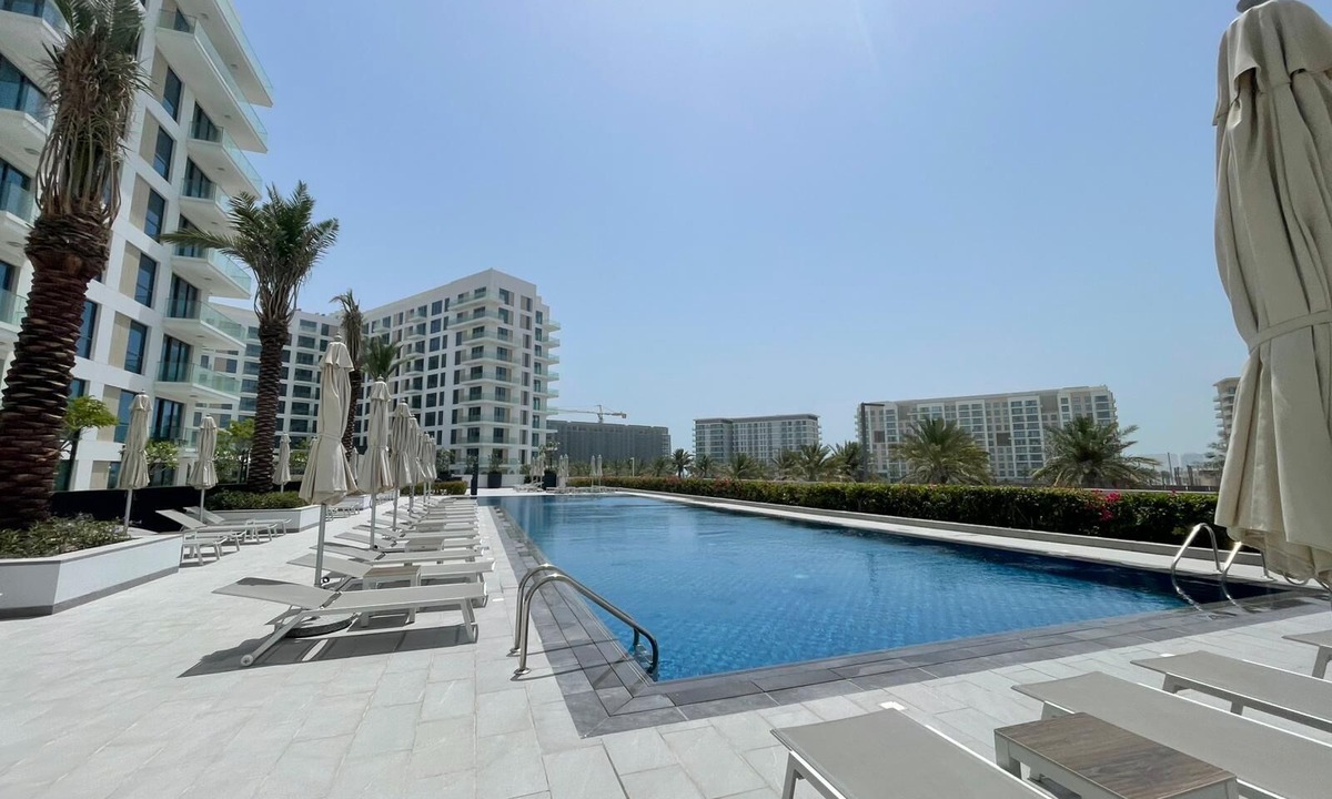 Muharraq Apartment | Stylish Studio Apartment with Kitchen, TV Lounge & Dining Space