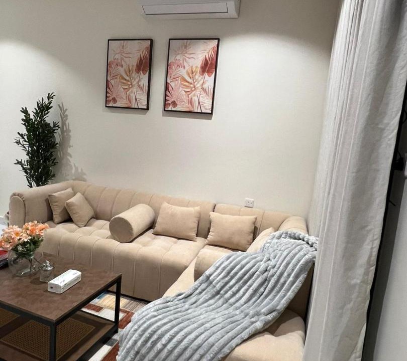 Unaizah Apartment | شقة بصالة فاخرة وغرفة نوم