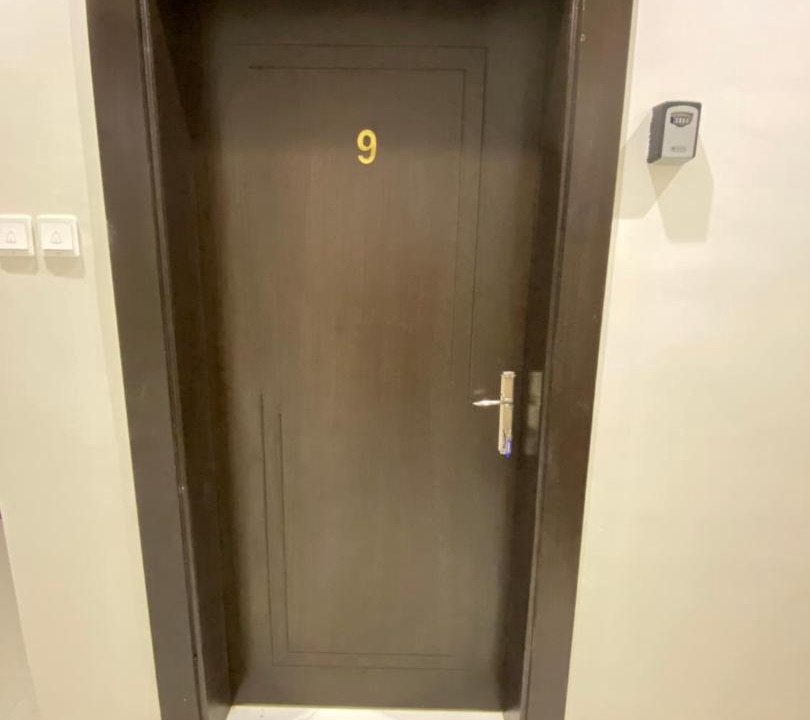 Al Kura Apartment | شقة راقية بغرفة نوم ودورة مياه في حي الحمدانية j9