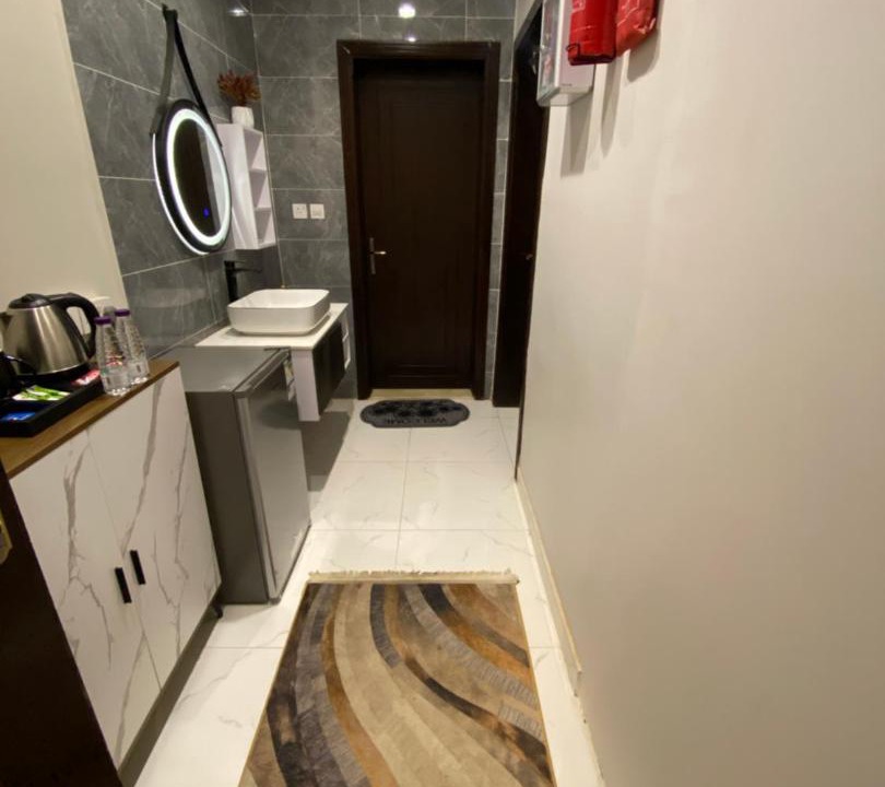 Al Kura Apartment | شقة غرفة نوم واسعة ودورة مياه في الحمدانية j7