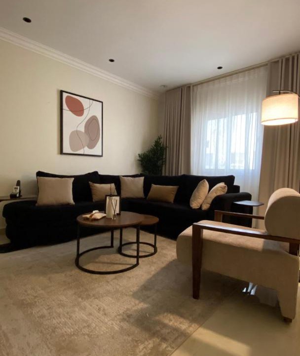 Dhahran Apartment | Lovely-4 مكونه من غرفتين نوم وصاله