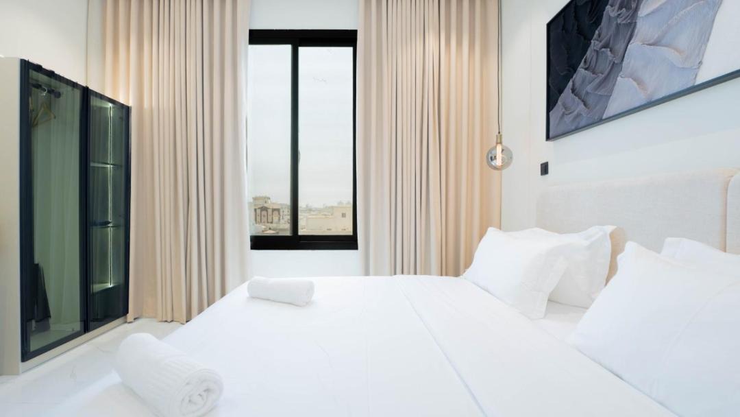 Al Faisaliyah Apartment | Modern Apt | Stylish Comfort Stay