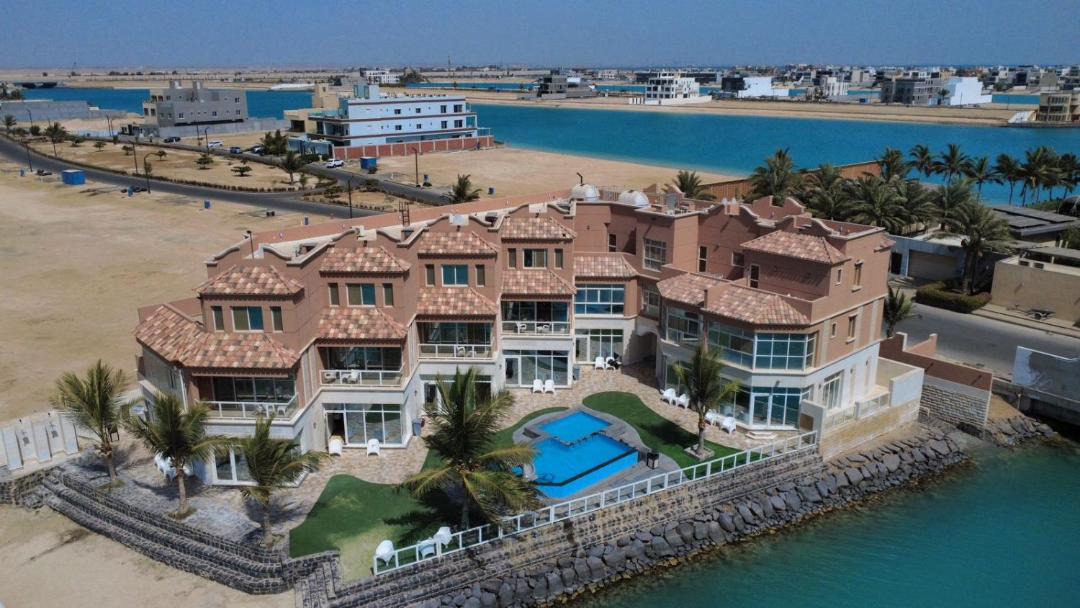 Dhahban Villa | فلل كوڤا بيتش - للعائلات فقط