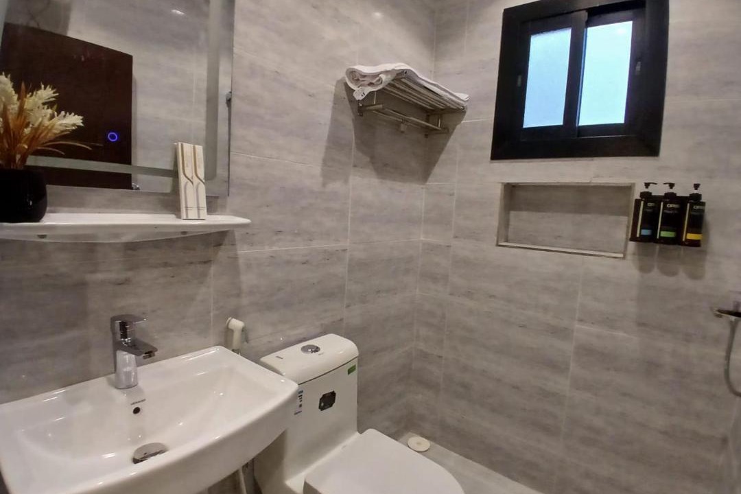 Al Kura Apartment | استديو راقي بدخول ذاتي وخصوصية تامة j14